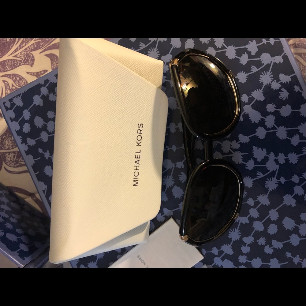 Like new dark brown sunglasses  with gold details - Picture 4 of 7